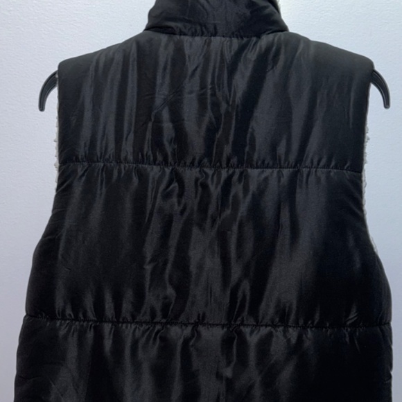No Boundaries Reversible Vest - Picture 4 of 4